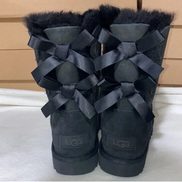 UGG BAILEY BOW SHORT - Picture 3 of 6